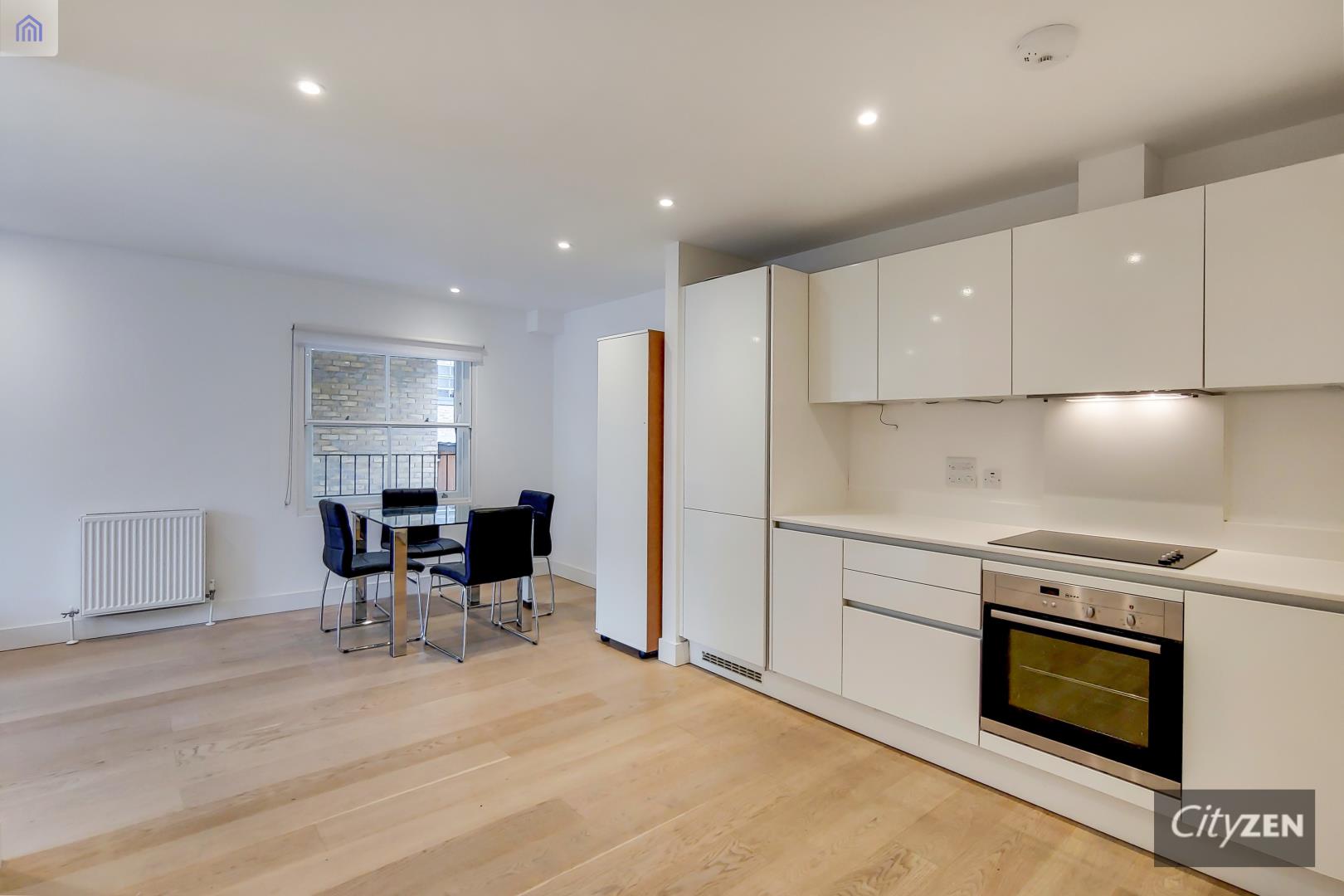 Flat Clyde Square in Greater London