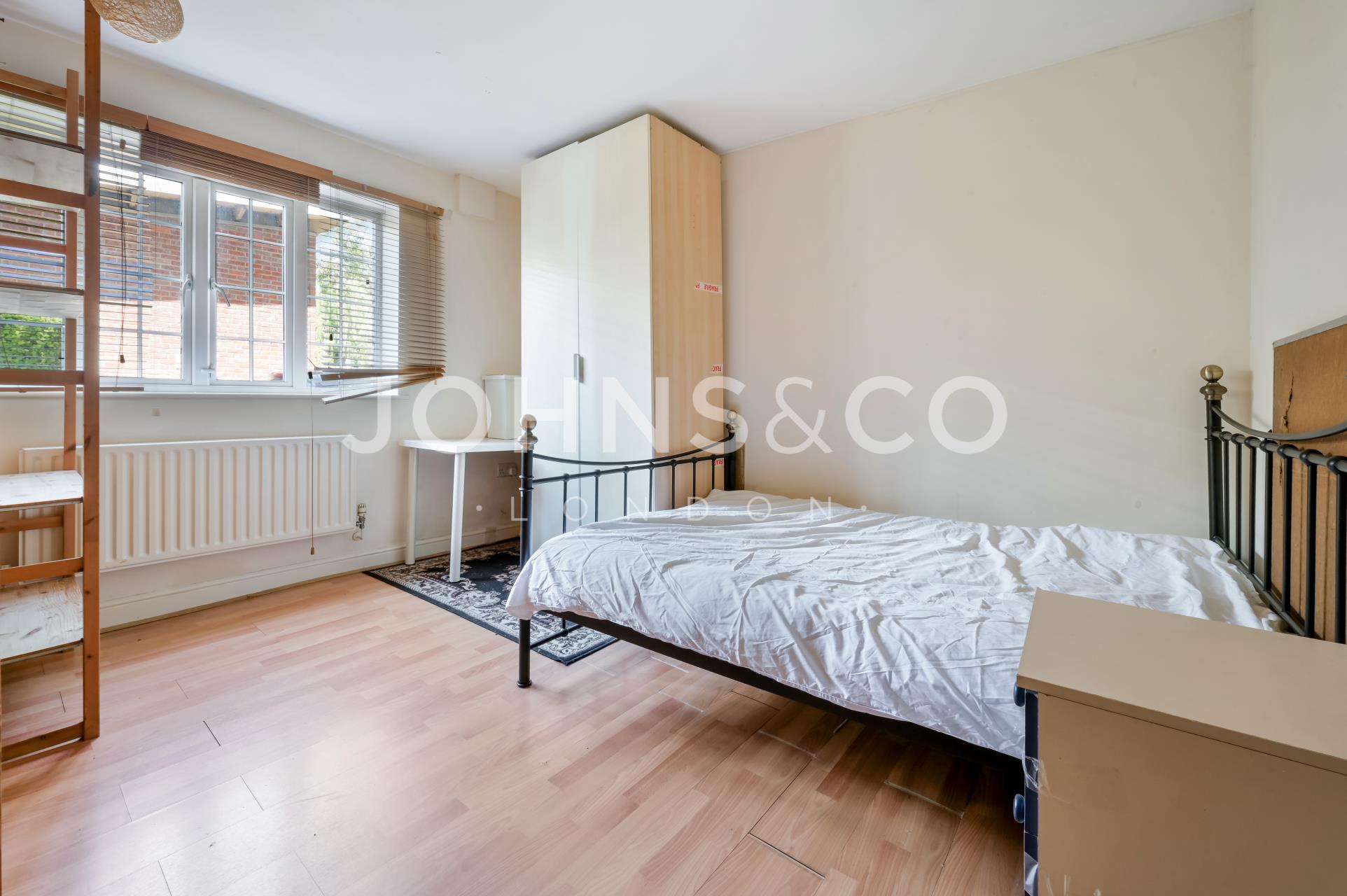 Flat Kelly Avenue in Greater London