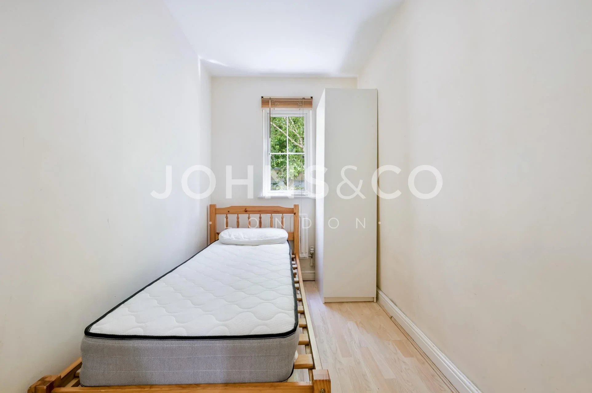 Flat Kelly Avenue in Greater London