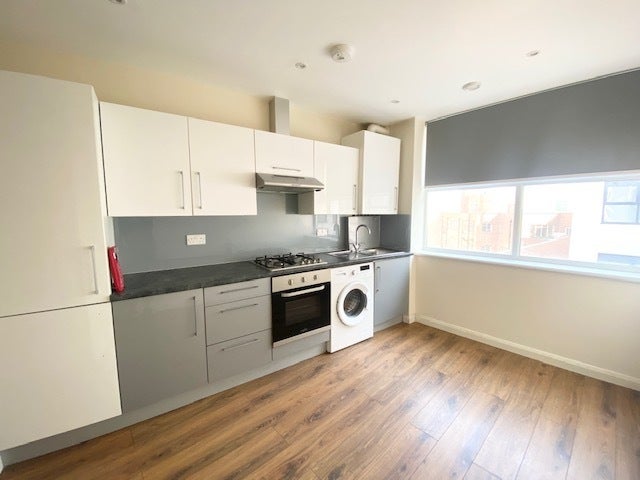 Flat Vaughan Way in Leicester