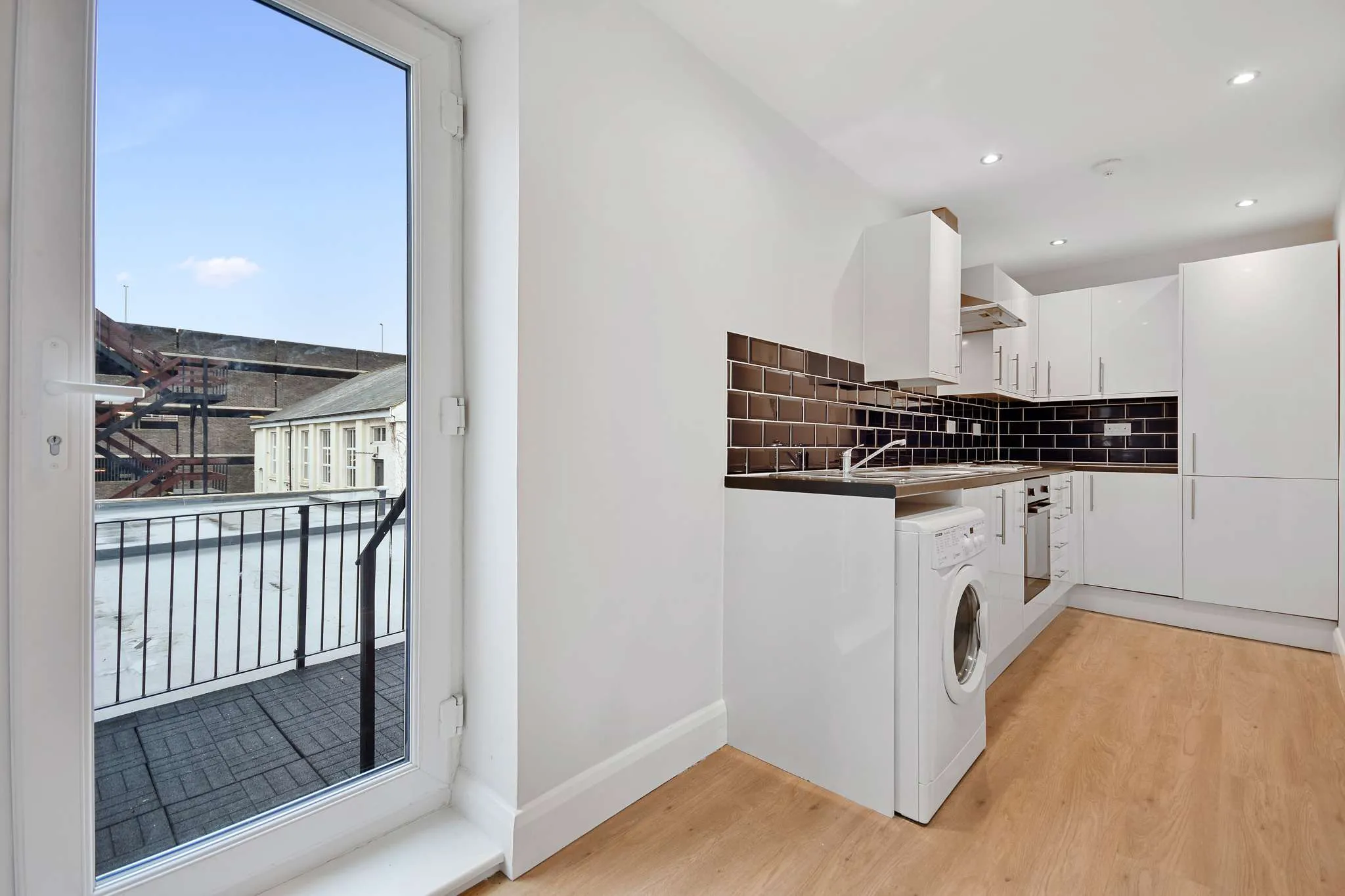 Flat Crendon Street in High Wycombe