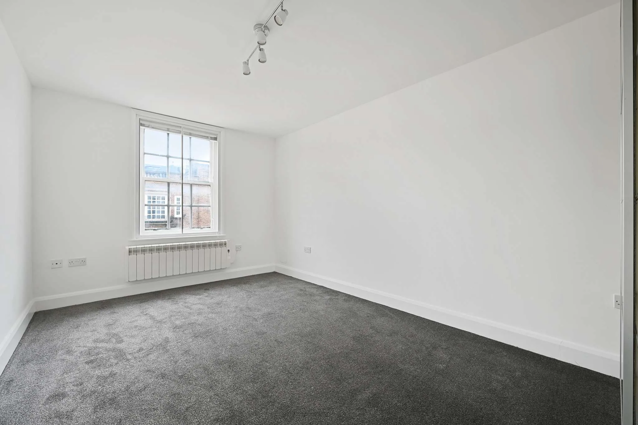 Flat Crendon Street in High Wycombe