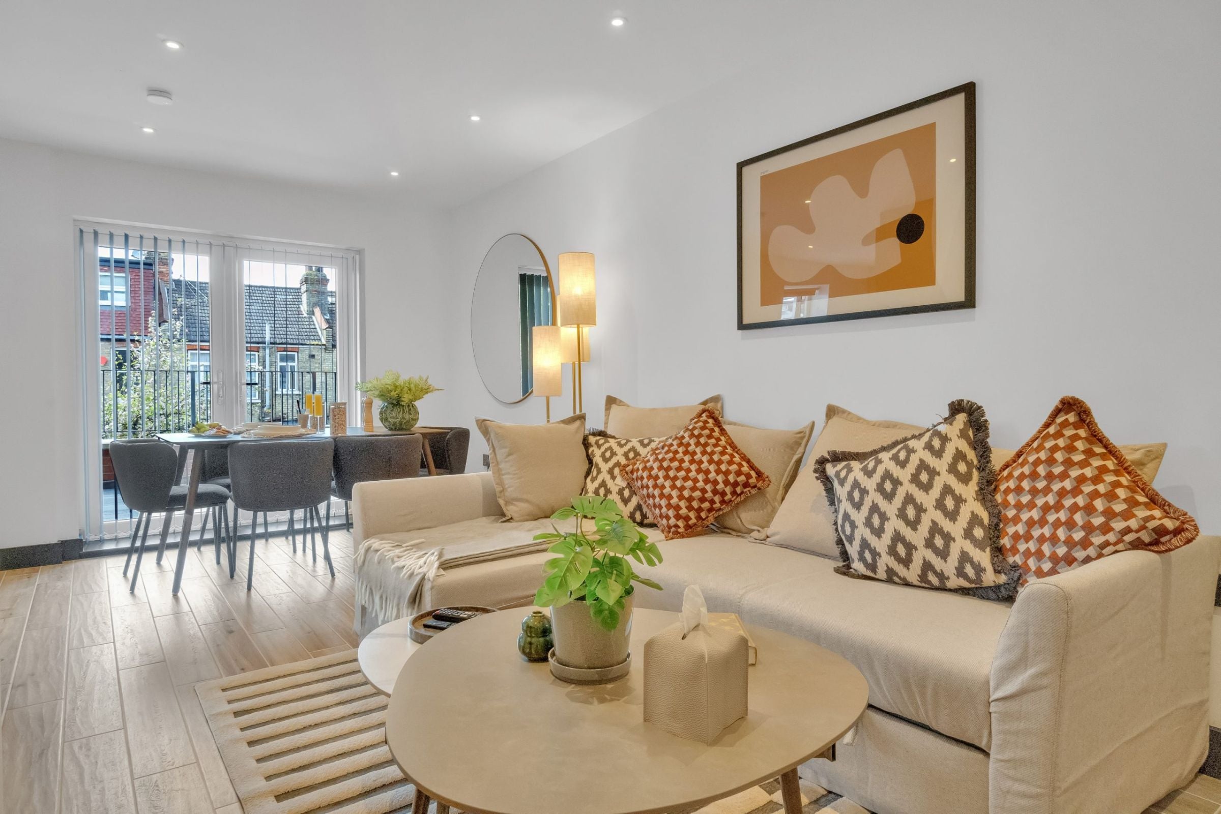 Flat Ballards Lane in Greater London
