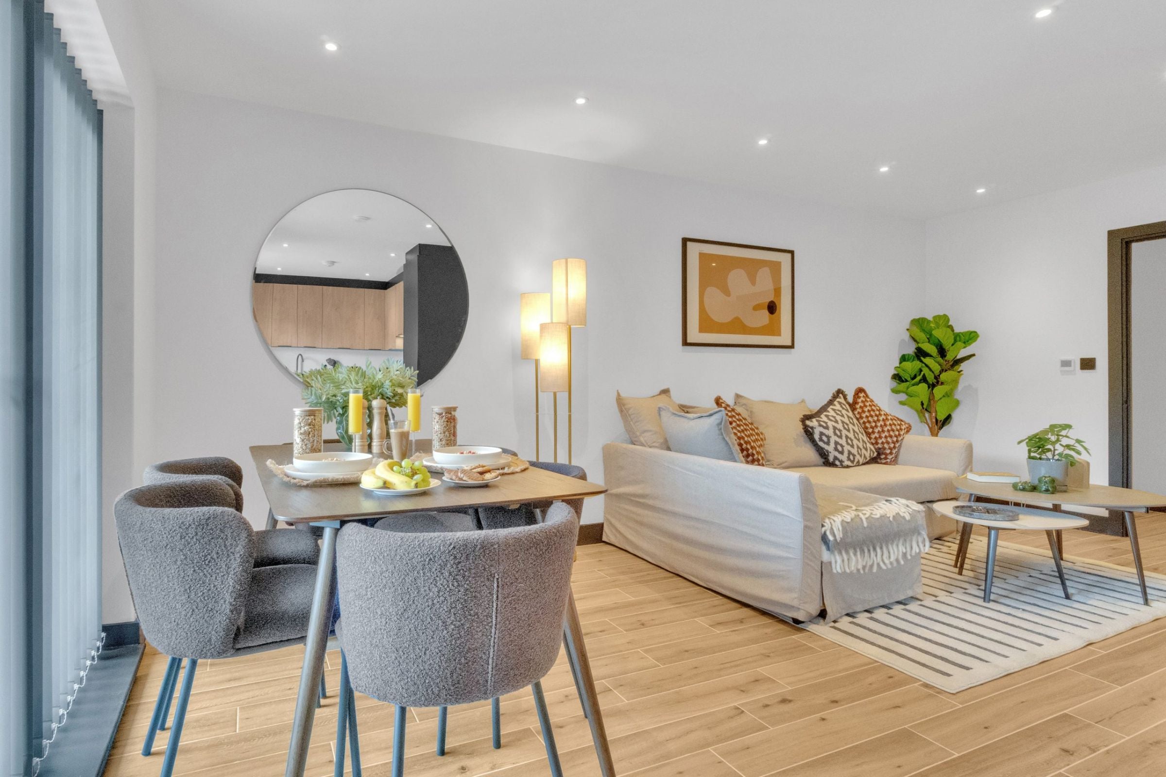 Flat Ballards Lane in Greater London