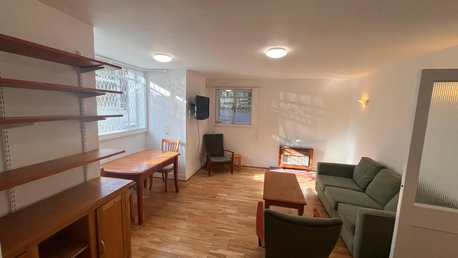 Flat Queensdale Road in Greater London