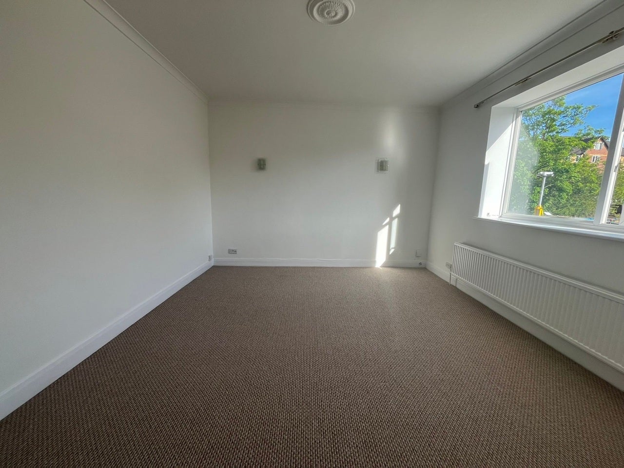 Flat Coombe Road in Greater London