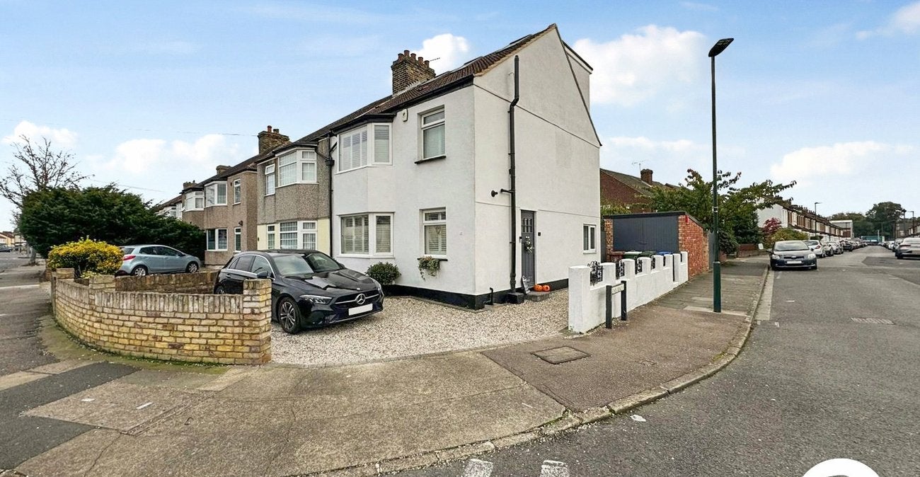 House Lewis Road in Greater London