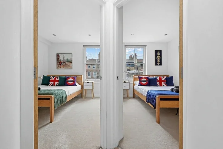 Flat Hanbury Street in Greater London