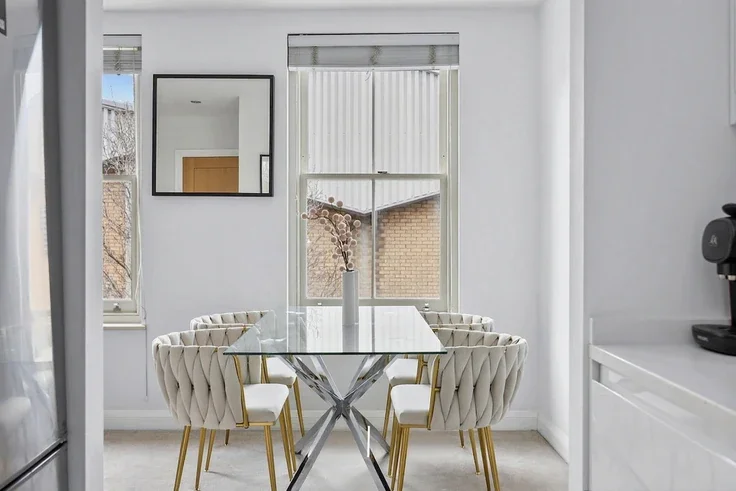 Flat Hanbury Street in Greater London