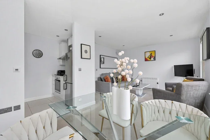 Flat Hanbury Street in Greater London