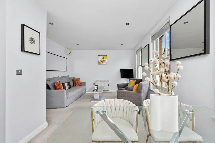 Flat Hanbury Street in Greater London