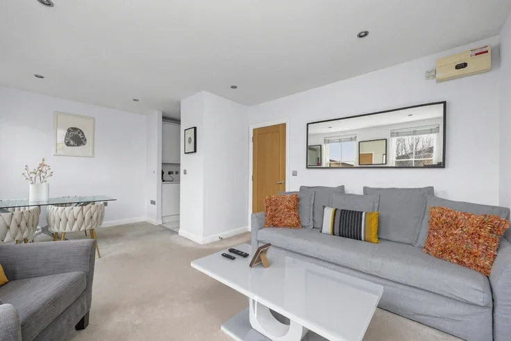 Flat Hanbury Street in Greater London