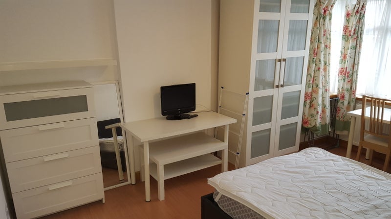 Room Abercairn Road in Greater London