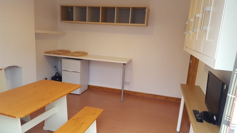 Room Abercairn Road in Greater London