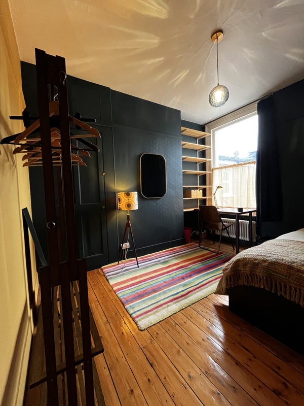 Room Seymour Road in Greater London