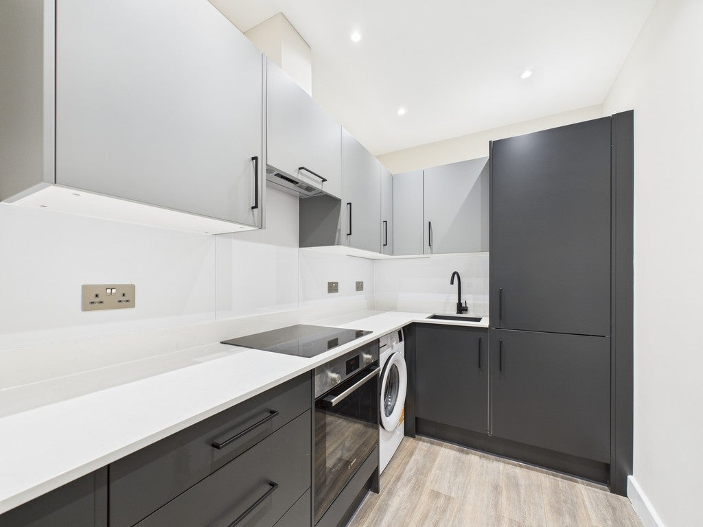 Flat Victoria Way in Mid Sussex