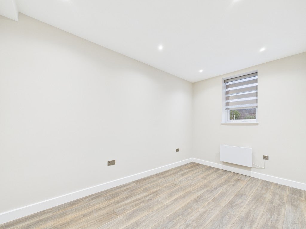 Flat Victoria Way in Mid Sussex