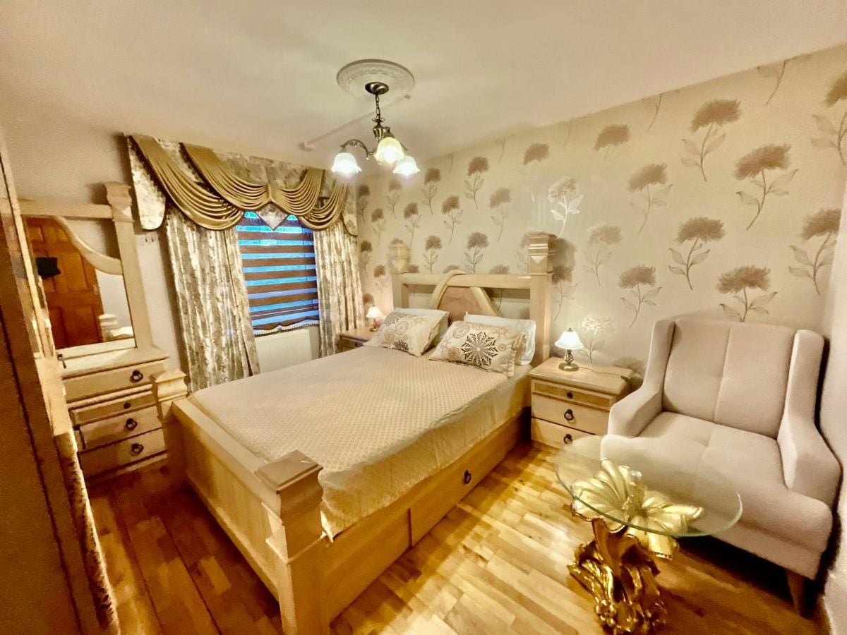 Room Boyd Street in Greater London
