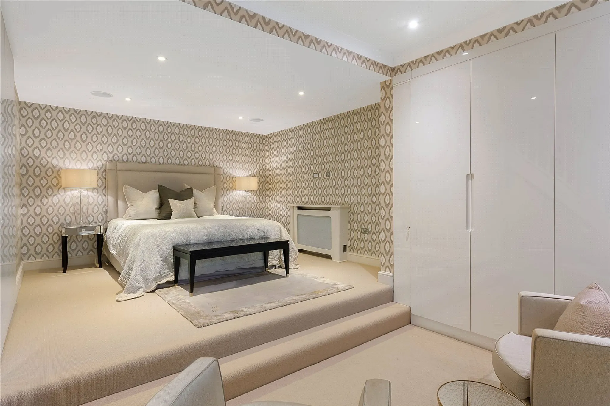 Flat Sloane Gardens in Greater London