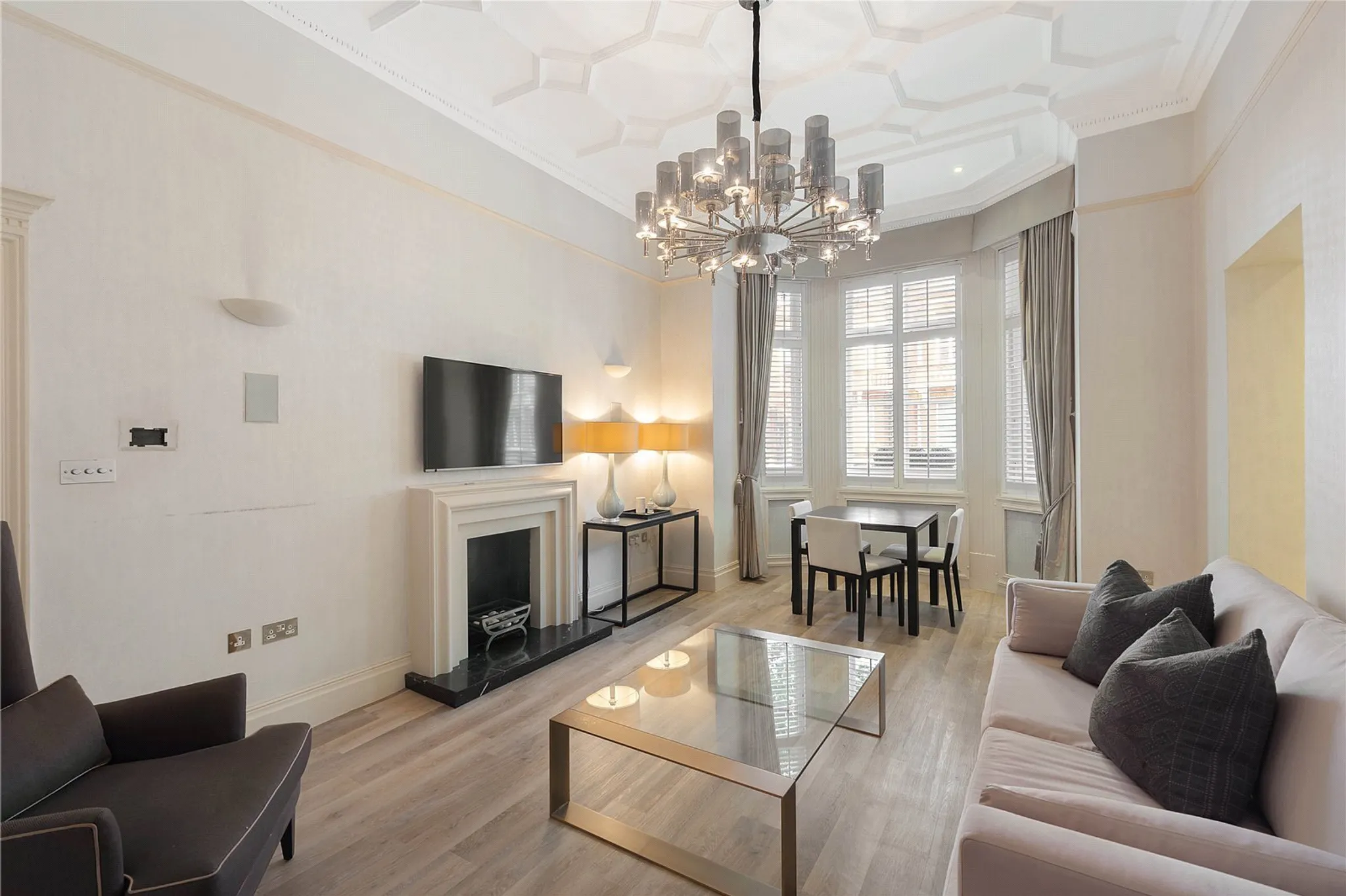 Flat Sloane Gardens in Greater London