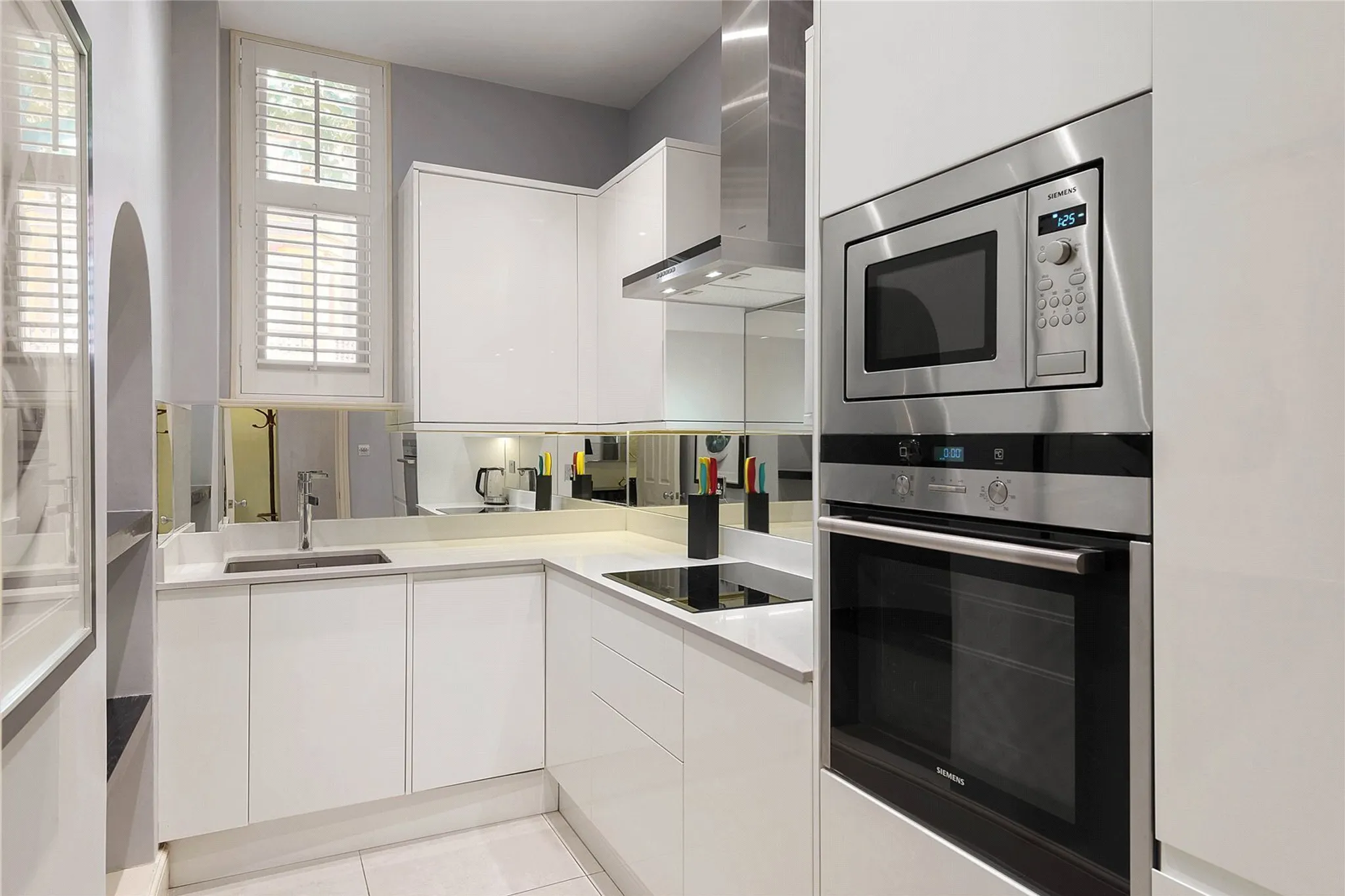 Flat Sloane Gardens in Greater London