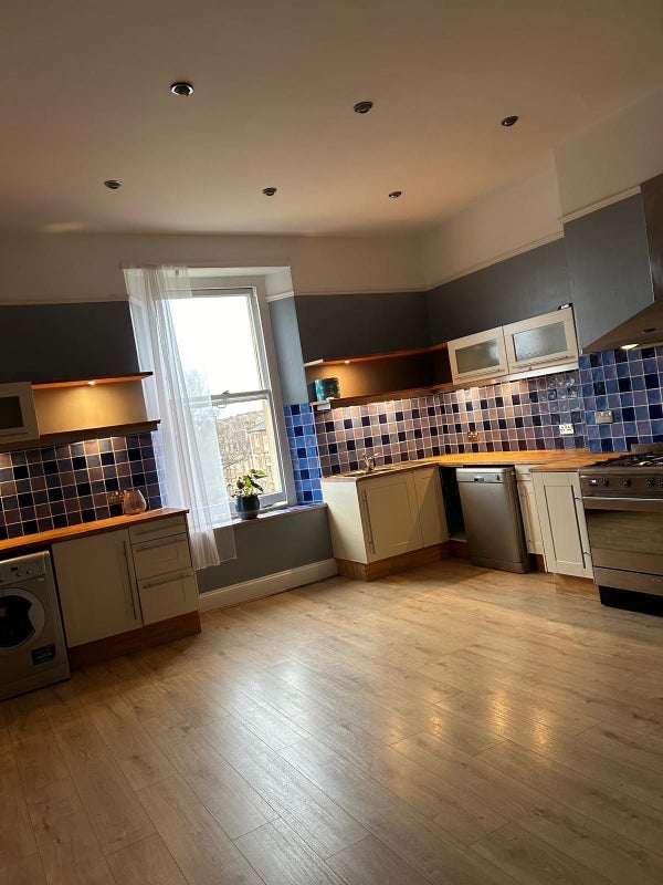 Flat Oakfield Road in Bristol