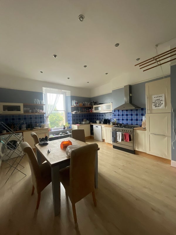 Flat Oakfield Road in Bristol