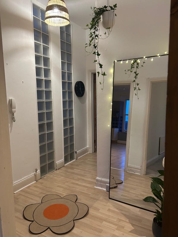 Flat Oakfield Road in Bristol