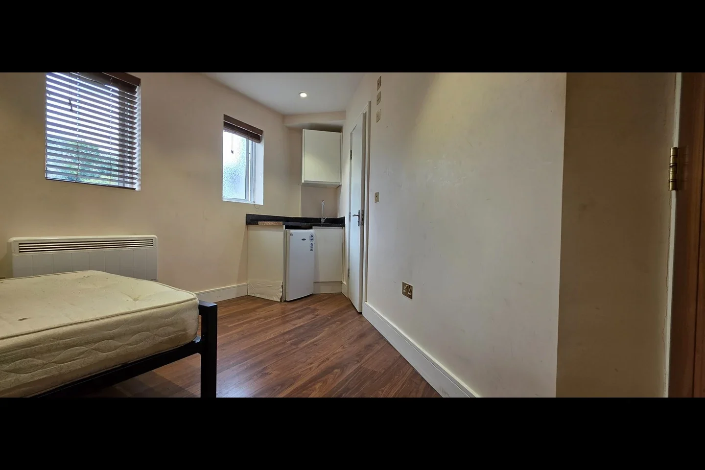 Flat Penderry Rise in Greater London