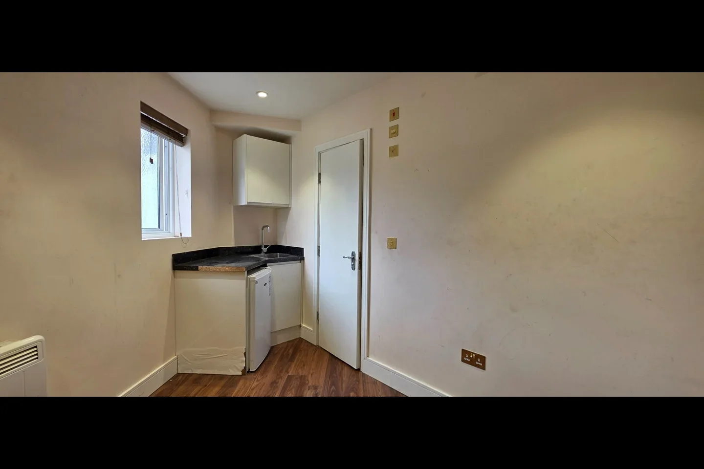 Flat Penderry Rise in Greater London