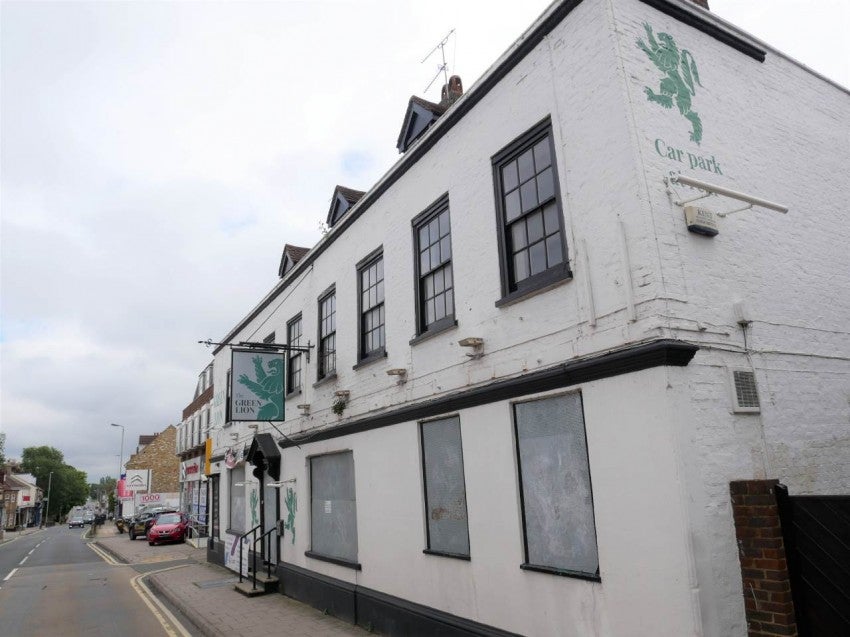 Flat High Street in Rainham