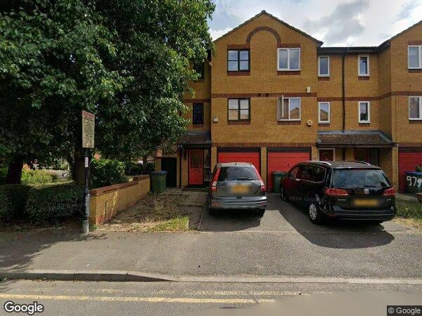 Flat Harlinger Street in Greater London