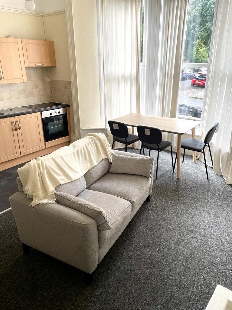 Room Cotham Gardens in Bristol