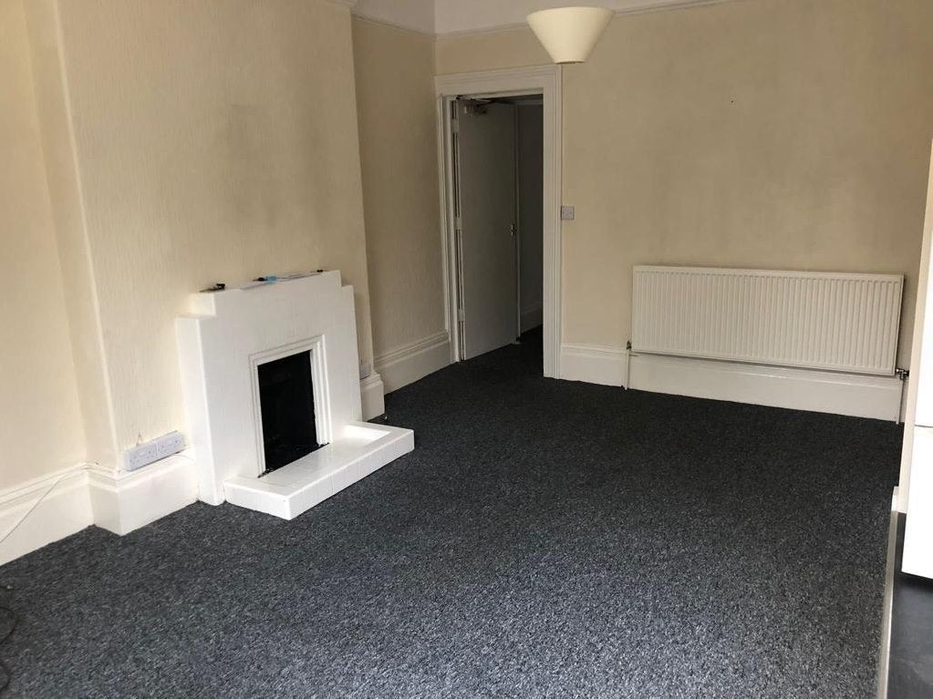 Room Cotham Gardens in Bristol