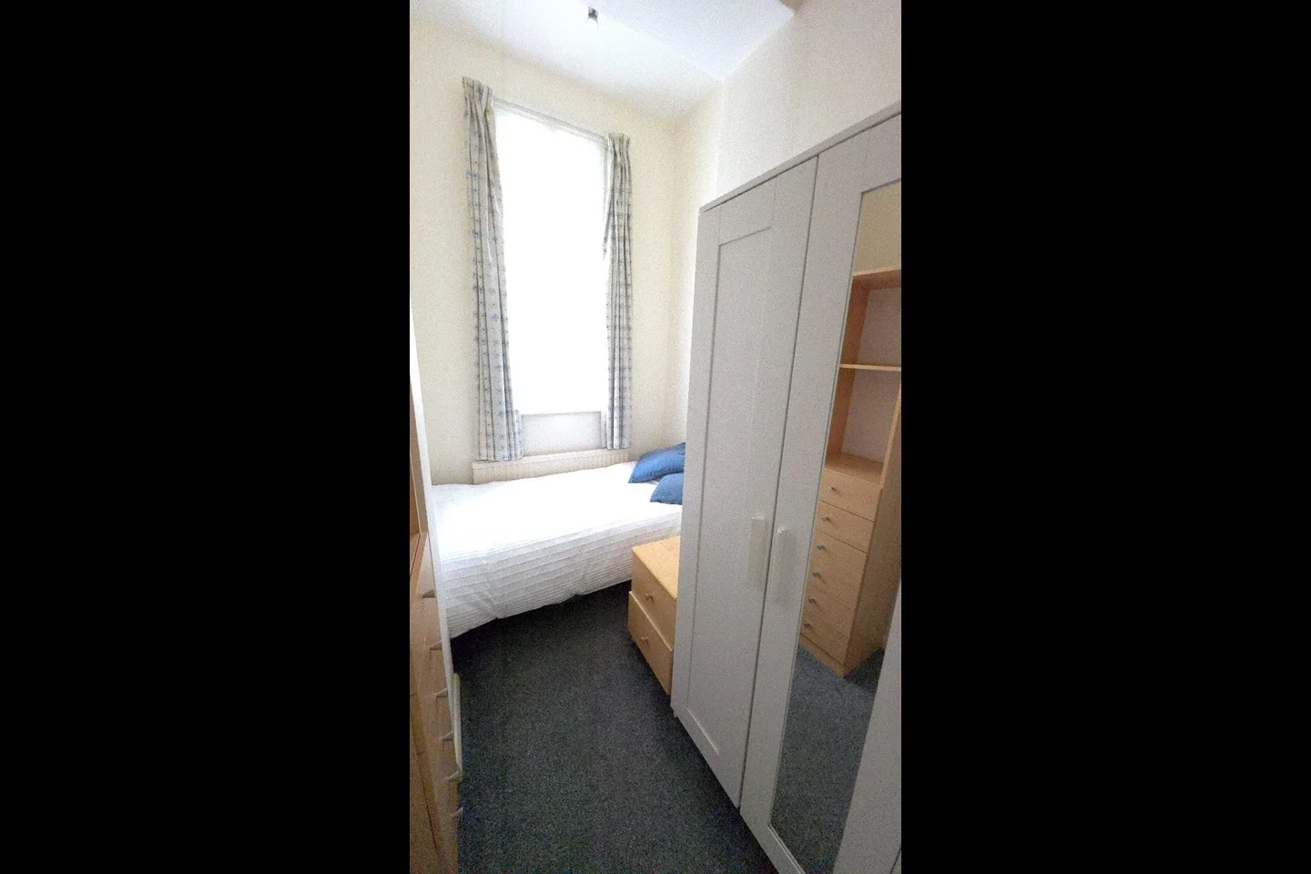 Flat Philbeach Gardens in Greater London