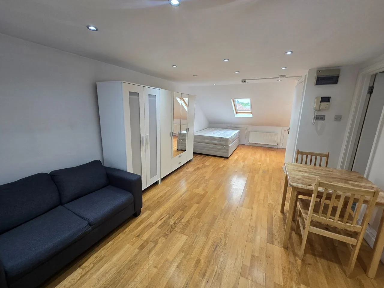 Room Monks Way in Greater London