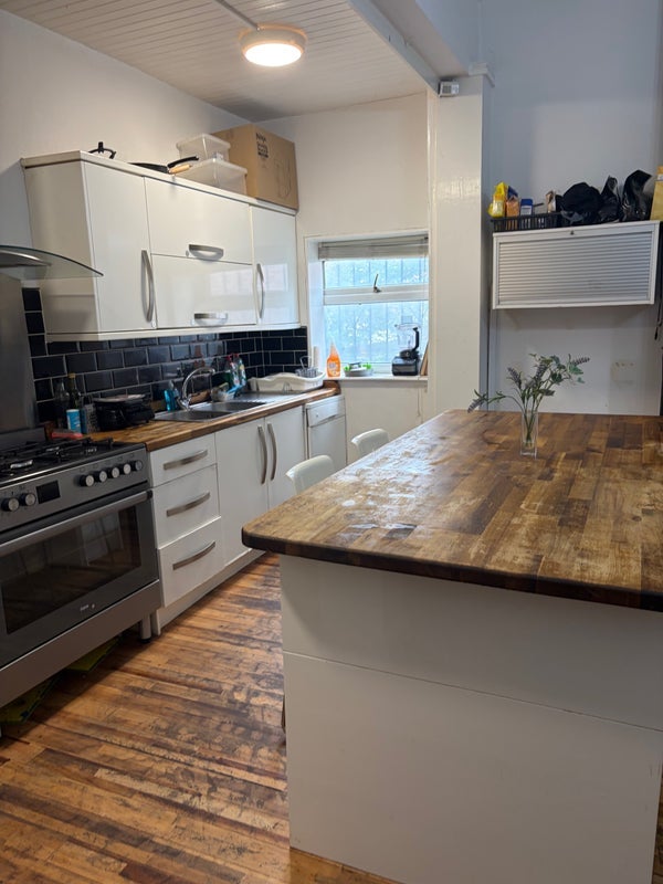 Room Hampstead Road in Liverpool