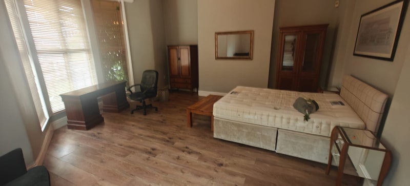 Room Hampstead Road in Liverpool