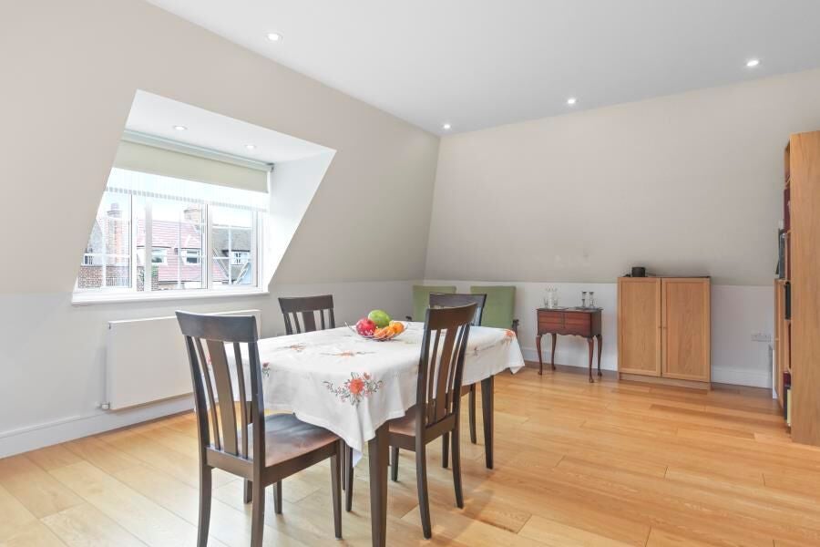 Flat Beechcroft Avenue in Greater London