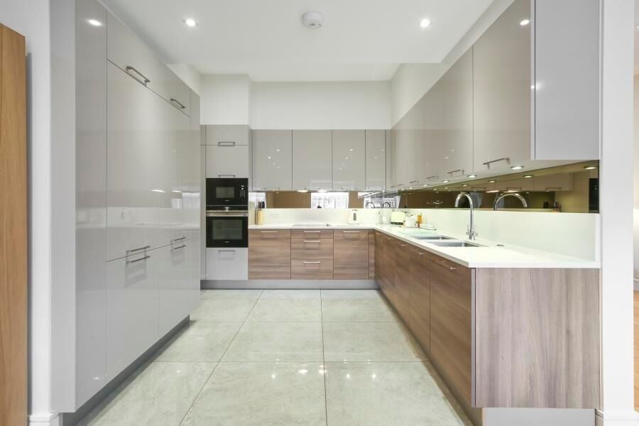 Flat Beechcroft Avenue in Greater London