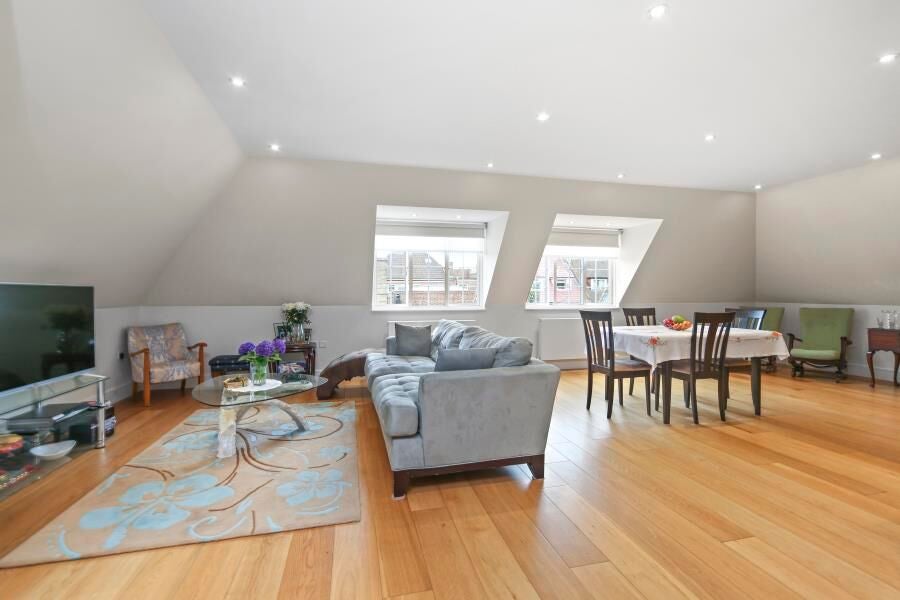 Flat Beechcroft Avenue in Greater London