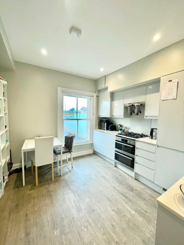 Room Putney High Street in Greater London