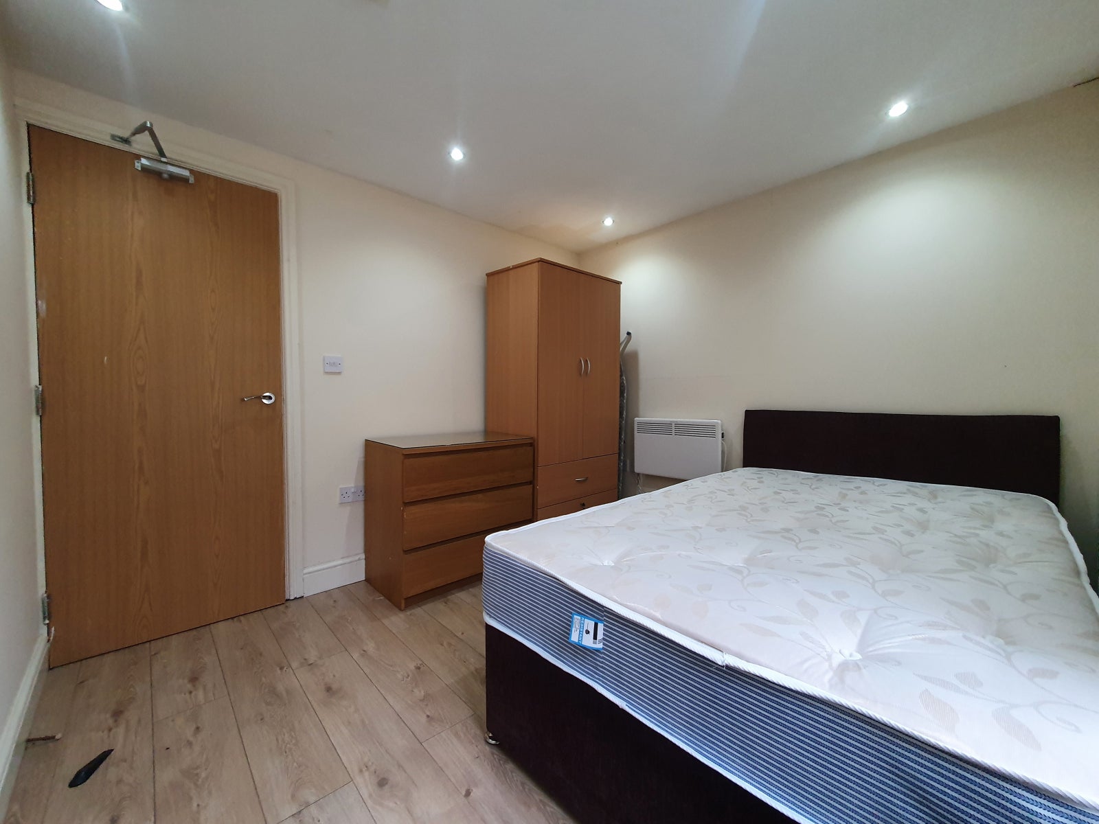 Flat Ninian Road in Cardiff