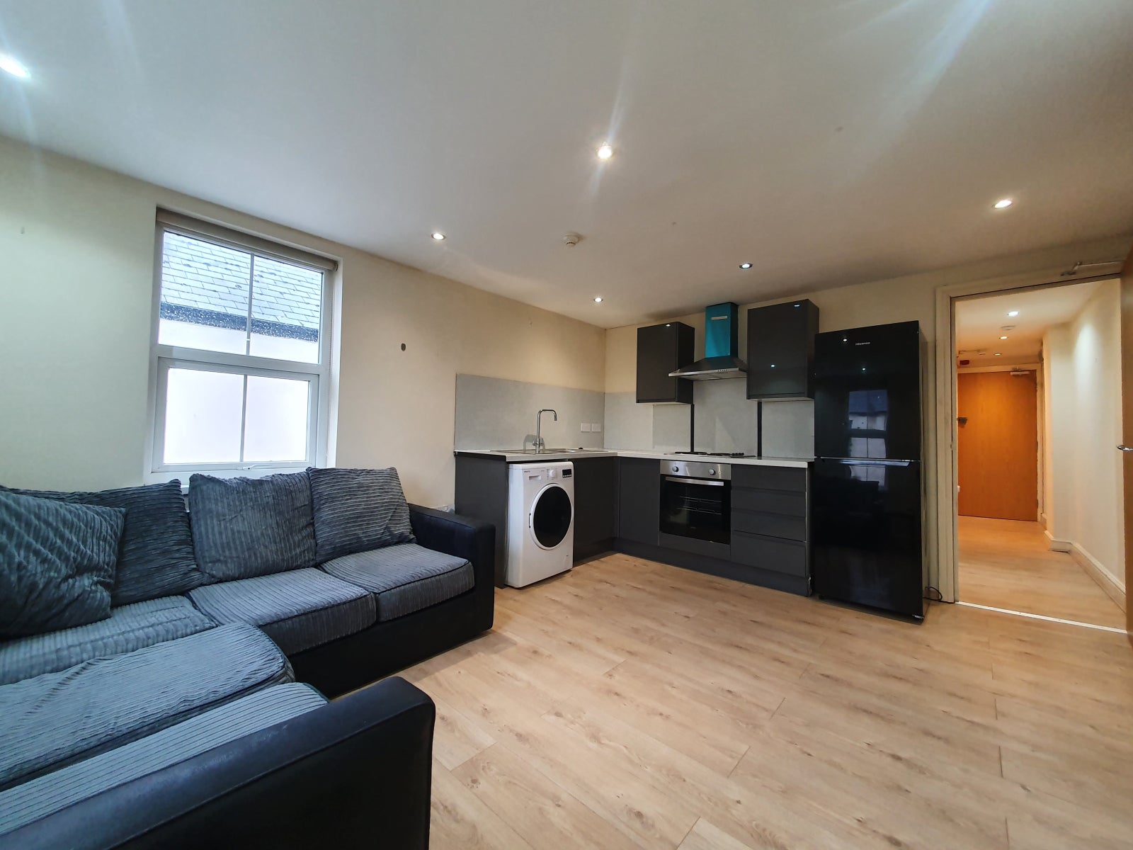 Flat Ninian Road in Cardiff