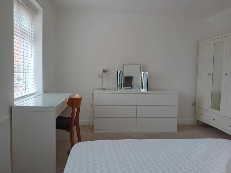 Room Waterside Drive in Frodsham