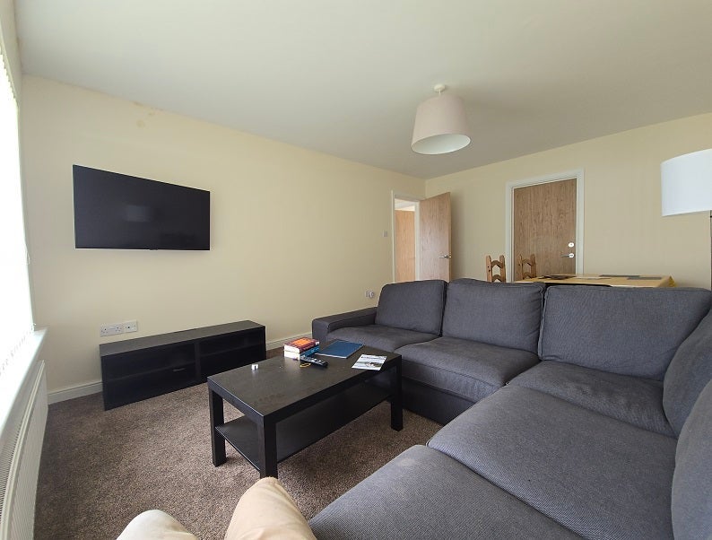 Flat Pen y Graig in Cardiff