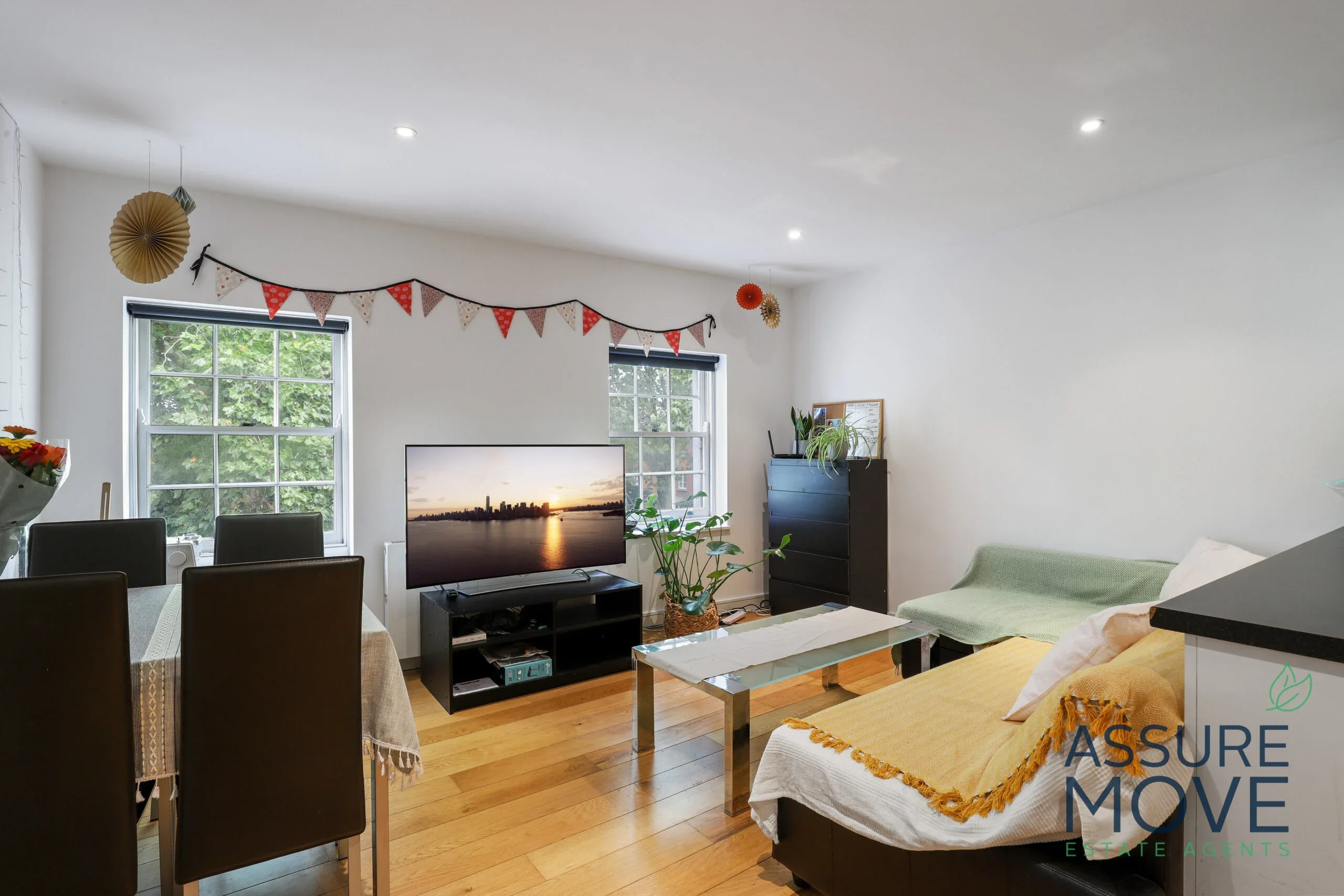 Flat Cavell Street in Greater London