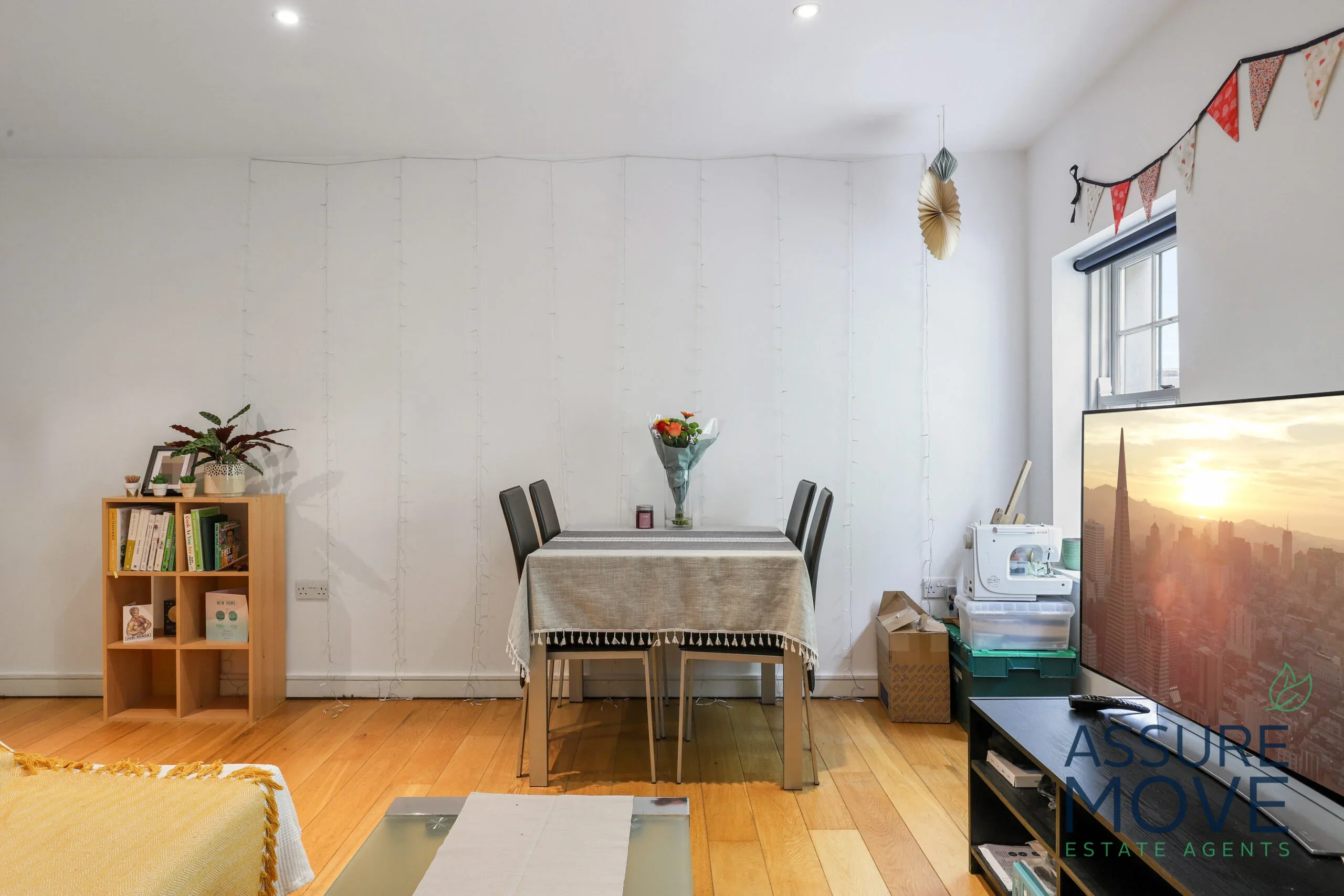 Flat Cavell Street in Greater London