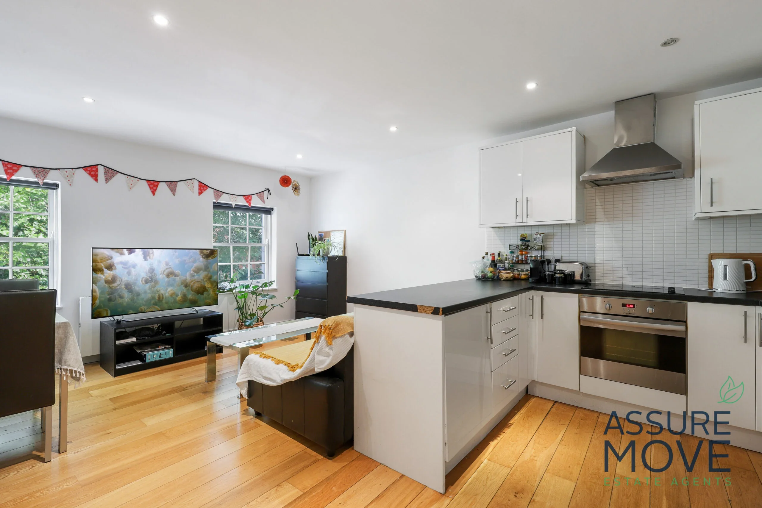 Flat Cavell Street in Greater London