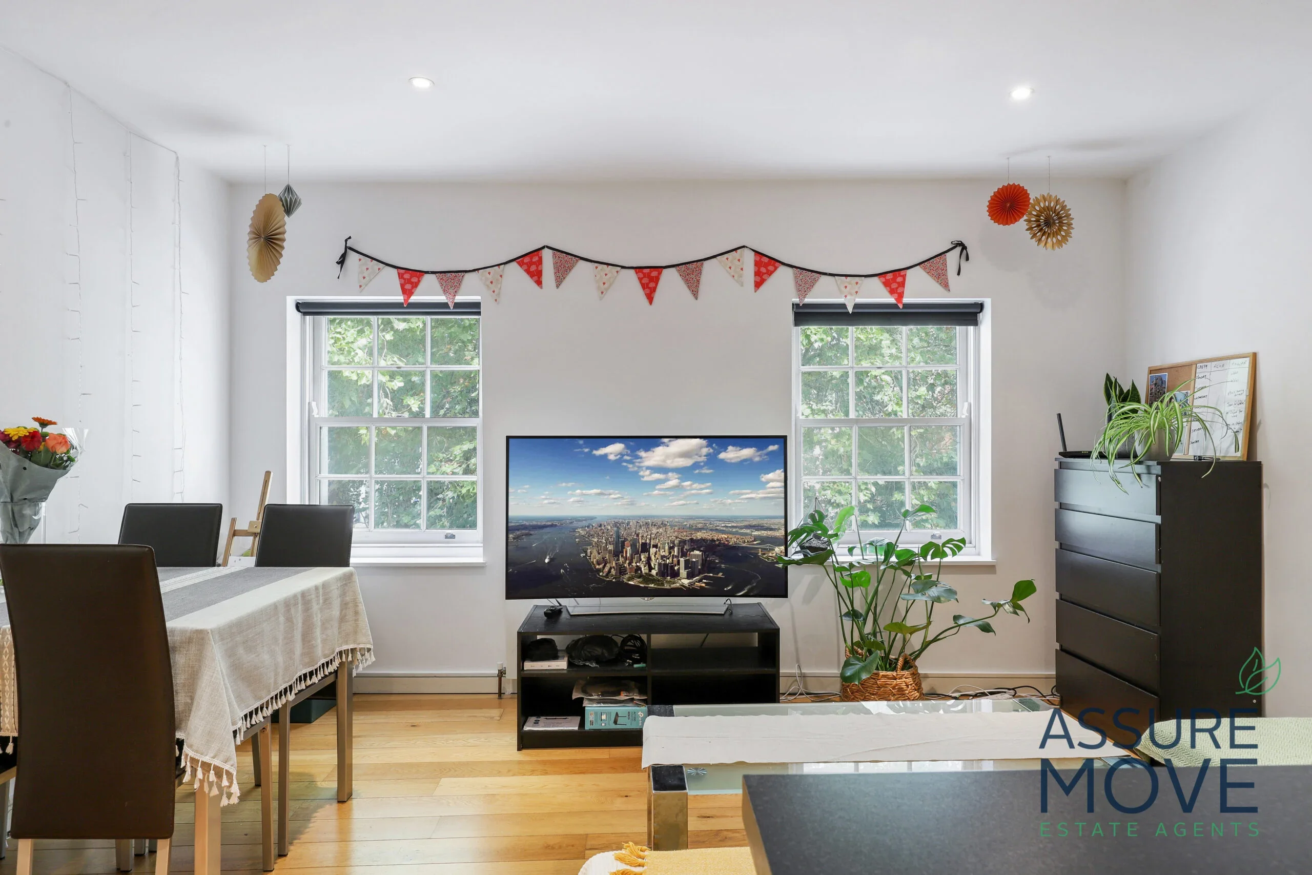 Flat Cavell Street in Greater London